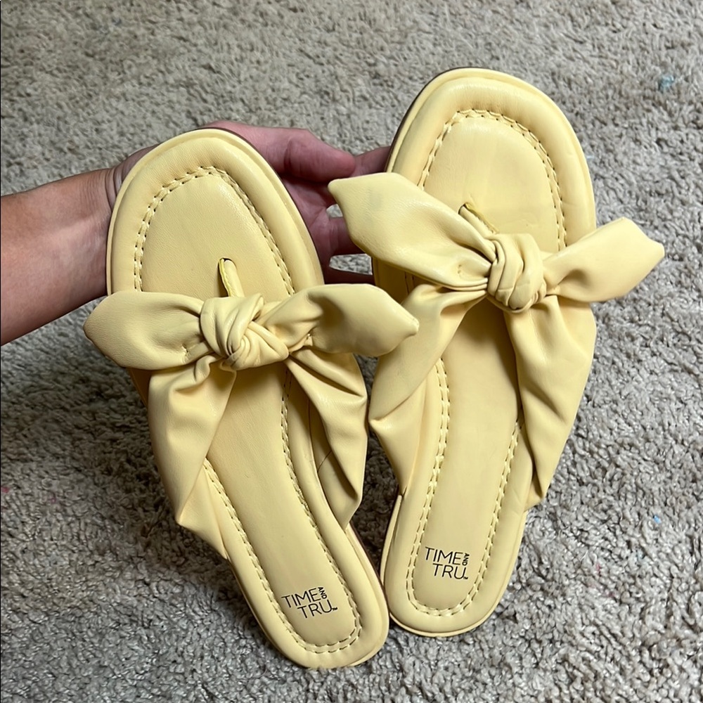 Time and Tru Yellow Bow Slide Sandals - Picture 4 of 4